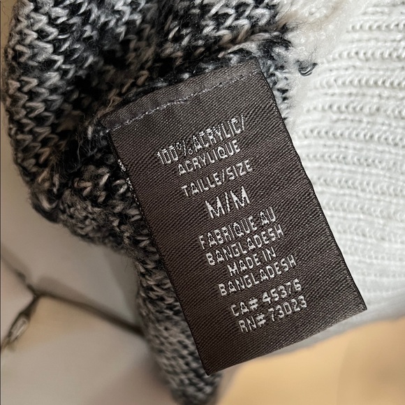 Suzy Shier Cream & Black Plaid Crewneck Sweater - Picture 8 of 9